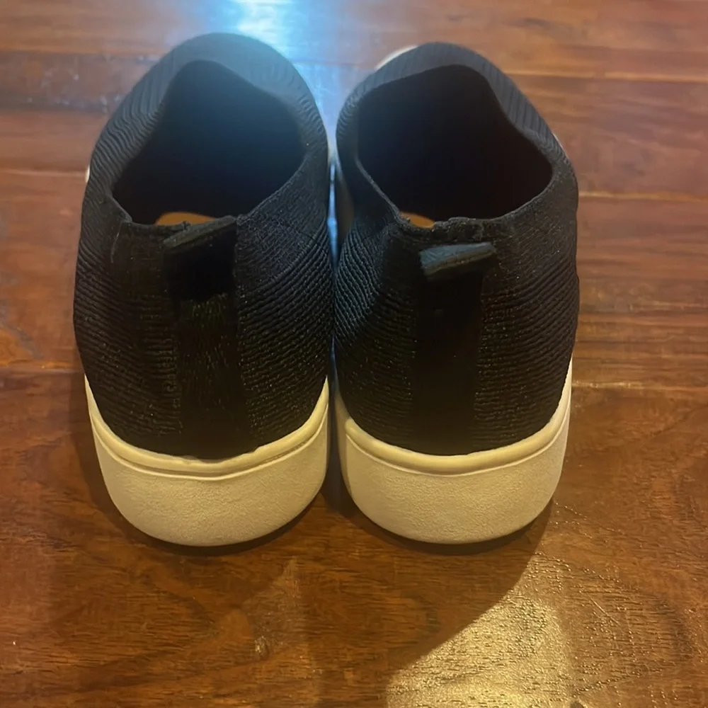 Dolce Vita black slip on shoes - barely worn - Picture 3 of 4